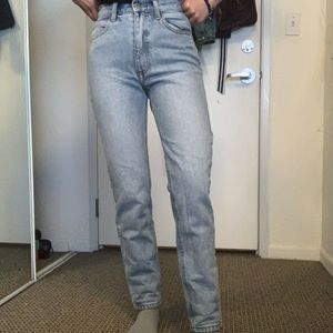 Brandy Melville Light Wash High Waisted Mom Jeans